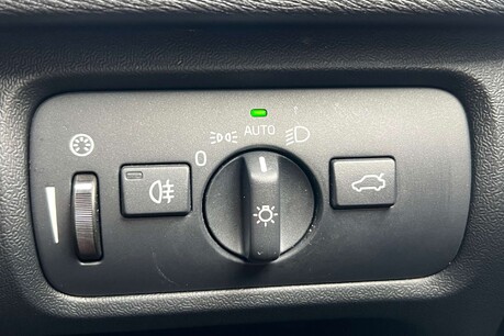 Volvo V40 2.0 D2 Inscription Euro 6 (s/s) 5dr 57