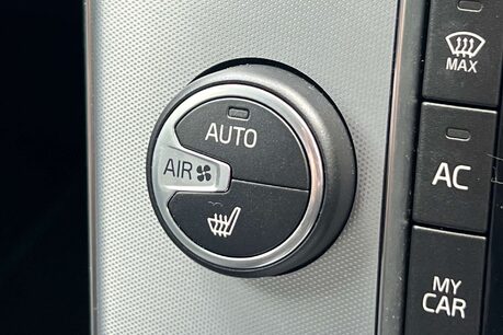 Volvo V40 2.0 D3 Inscription Euro 6 (s/s) 5dr 39