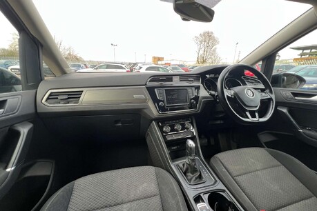 Volkswagen Touran 1.6 TDI BlueMotion Tech SE DSG Euro 6 (s/s) 5dr 35