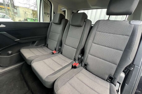 Volkswagen Touran 1.6 TDI BlueMotion Tech SE DSG Euro 6 (s/s) 5dr 28