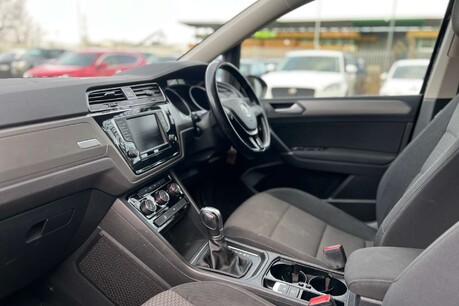 Volkswagen Touran 1.6 TDI BlueMotion Tech SE DSG Euro 6 (s/s) 5dr 34