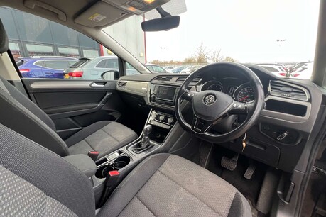 Volkswagen Touran 1.6 TDI BlueMotion Tech SE DSG Euro 6 (s/s) 5dr 16
