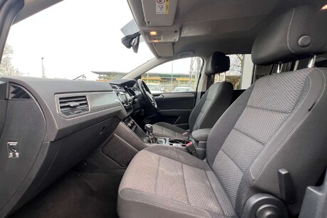 Volkswagen Touran 1.6 TDI BlueMotion Tech SE DSG Euro 6 (s/s) 5dr 32