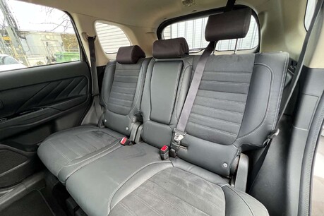 Mitsubishi Outlander 2.0h 12kWh Juro CVT 4WD Euro 6 (s/s) 5dr 26