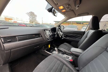 Mitsubishi Outlander 2.0h 12kWh Juro CVT 4WD Euro 6 (s/s) 5dr 31