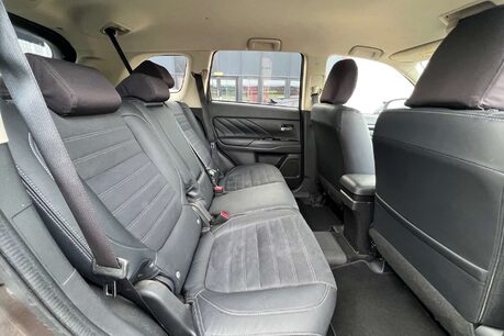 Mitsubishi Outlander 2.0h 12kWh Juro CVT 4WD Euro 6 (s/s) 5dr 24