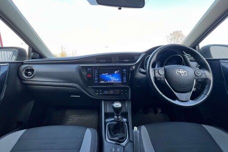 Toyota Auris 1.6 D-4D Business Edition Euro 6 (s/s) 5dr 13