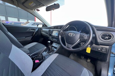 Toyota Auris 1.6 D-4D Business Edition Euro 6 (s/s) 5dr 16