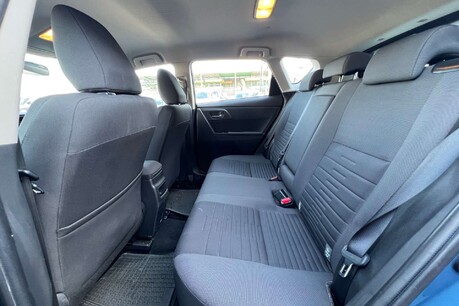 Toyota Auris 1.6 D-4D Business Edition Euro 6 (s/s) 5dr 28