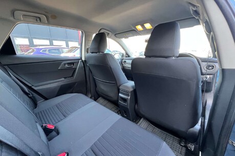 Toyota Auris 1.6 D-4D Business Edition Euro 6 (s/s) 5dr 25