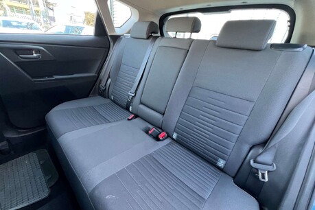 Toyota Auris 1.6 D-4D Business Edition Euro 6 (s/s) 5dr 26