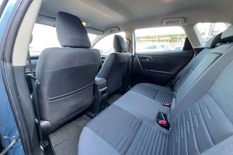 Toyota Auris 1.6 D-4D Business Edition Euro 6 (s/s) 5dr 27