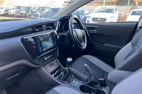 Toyota Auris 1.6 D-4D Business Edition Euro 6 (s/s) 5dr 32