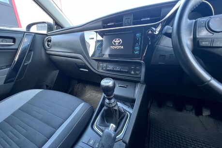 Toyota Auris 1.6 D-4D Business Edition Euro 6 (s/s) 5dr 34