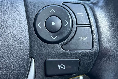 Toyota Auris 1.6 D-4D Business Edition Euro 6 (s/s) 5dr 49