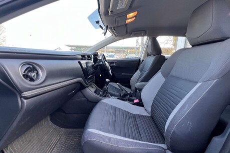 Toyota Auris 1.6 D-4D Business Edition Euro 6 (s/s) 5dr 30