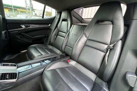 Porsche Panamera 3.0D V6 TiptronicS Euro 5 5dr 38