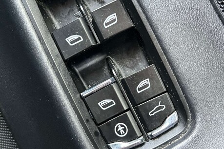 Porsche Panamera 3.0D V6 TiptronicS Euro 5 5dr 81