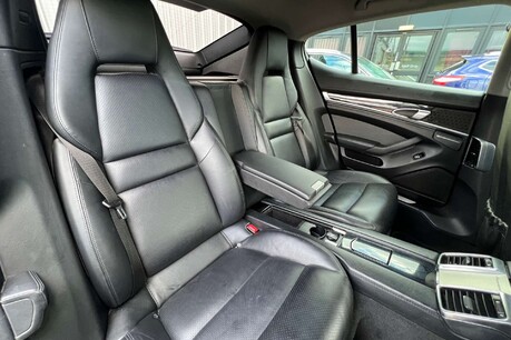 Porsche Panamera 3.0D V6 TiptronicS Euro 5 5dr 33