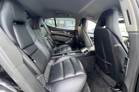 Porsche Panamera 3.0D V6 TiptronicS Euro 5 5dr 36