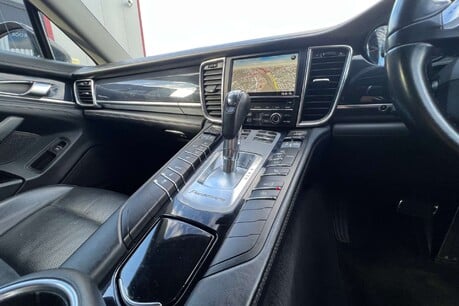 Porsche Panamera 3.0D V6 TiptronicS Euro 5 5dr 47