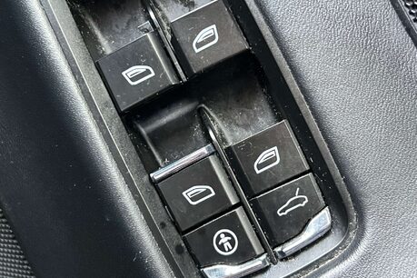 Porsche Panamera 3.0D V6 TiptronicS Euro 5 5dr 81