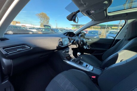 Peugeot 308 1.2 PureTech GPF Allure Euro 6 (s/s) 5dr 31