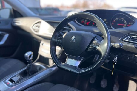 Peugeot 308 1.2 PureTech GPF Allure Euro 6 (s/s) 5dr 17