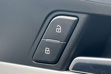 Audi A4 3.0 TDI V6 S line S Tronic quattro Euro 6 (s/s) 4dr 54