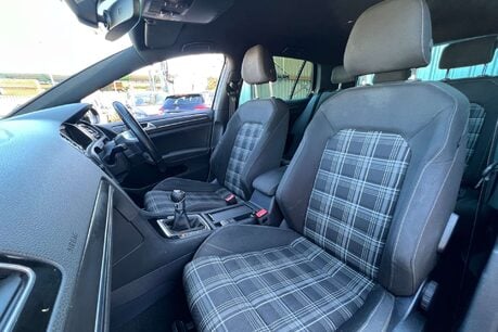 Volkswagen Golf 2.0 TDI GTD Euro 6 (s/s) 5dr 29