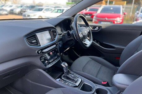 Hyundai IONIQ 1.6 h-GDi Premium DCT Euro 6 (s/s) 5dr 32