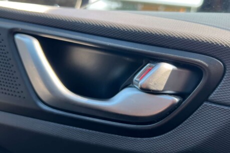 Hyundai IONIQ 1.6 h-GDi Premium DCT Euro 6 (s/s) 5dr 58