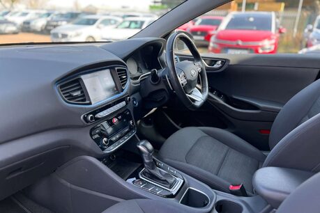 Hyundai IONIQ 1.6 h-GDi Premium DCT Euro 6 (s/s) 5dr 32