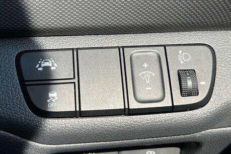 Hyundai IONIQ 1.6 h-GDi Premium DCT Euro 6 (s/s) 5dr 57