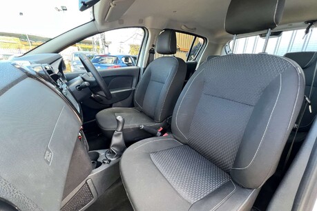 Dacia Sandero 0.9 TCe Comfort Euro 6 (s/s) 5dr 27