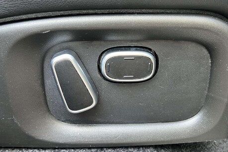 Land Rover Range Rover 4.4 SD V8 Autobiography Auto 4WD Euro 5 5dr 38