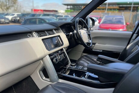 Land Rover Range Rover 4.4 SD V8 Autobiography Auto 4WD Euro 5 5dr 49