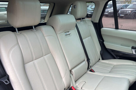 Land Rover Range Rover 3.0 TD V6 Vogue Auto 4WD Euro 6 (s/s) 5dr 9