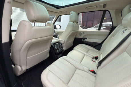 Land Rover Range Rover 3.0 TD V6 Vogue Auto 4WD Euro 6 (s/s) 5dr 30