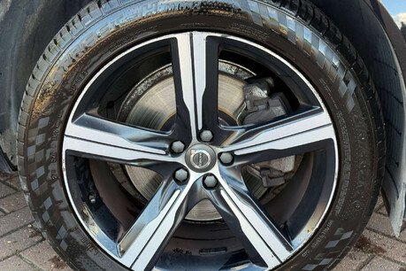 Volvo XC90 2.0 D5 PowerPulse R-Design Auto 4WD Euro 6 (s/s) 5dr 37