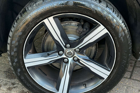 Volvo XC90 2.0 D5 PowerPulse R-Design Auto 4WD Euro 6 (s/s) 5dr 38