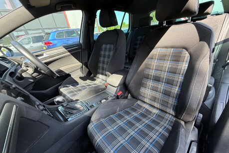 Volkswagen Golf 1.4 TSI 8.7kWh GTE Advance DSG Euro 6 (s/s) 5dr 44
