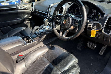 Porsche Cayenne 3.0 V6 E-Hybrid S TiptronicS 4WD Euro 6 (s/s) 5dr 6