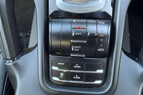 Porsche Cayenne 3.0 V6 E-Hybrid S TiptronicS 4WD Euro 6 (s/s) 5dr 10