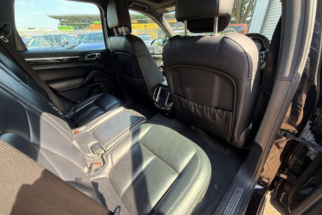 Porsche Cayenne 3.0 V6 E-Hybrid S TiptronicS 4WD Euro 6 (s/s) 5dr 35