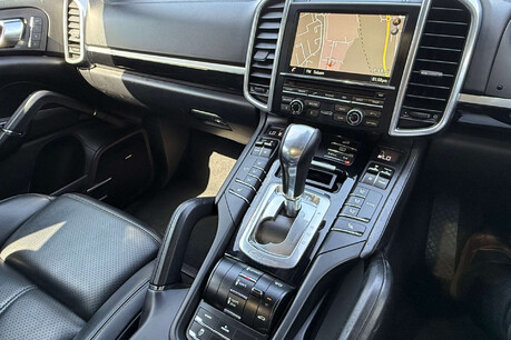 Porsche Cayenne 3.0 V6 E-Hybrid S TiptronicS 4WD Euro 6 (s/s) 5dr 9