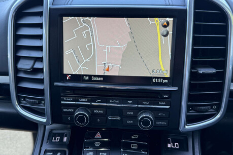 Porsche Cayenne 3.0 V6 E-Hybrid S TiptronicS 4WD Euro 6 (s/s) 5dr 11