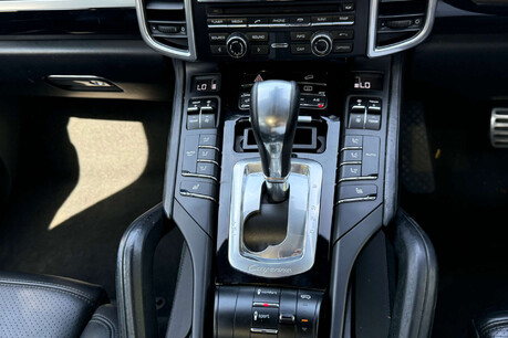 Porsche Cayenne 3.0 V6 E-Hybrid S TiptronicS 4WD Euro 6 (s/s) 5dr 12