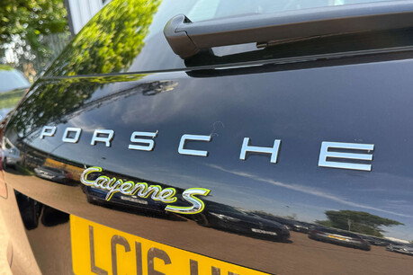 Porsche Cayenne 3.0 V6 E-Hybrid S TiptronicS 4WD Euro 6 (s/s) 5dr 32