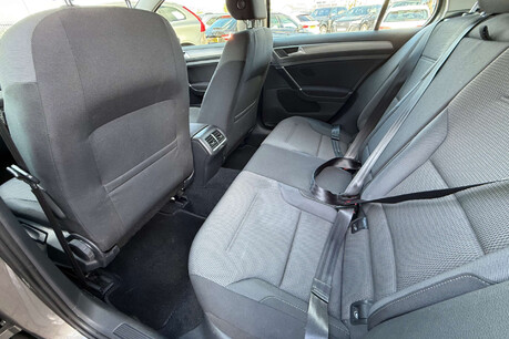 Volkswagen Golf 2.0 TDI BlueMotion Tech SE DSG Euro 5 (s/s) 5dr 21